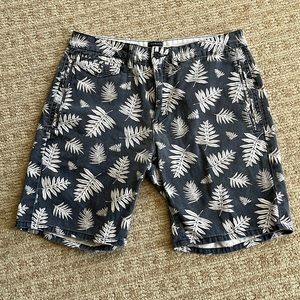 Goodale men’s shorts, gray leaf print, size 34,  8.5” inseam.